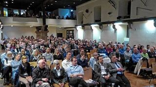 <p>Mit über 600 Anwesenden aus Hardheim, Höpfingen und Umgebung sehr gut besucht war die Informationsveranstaltung der Bürgerinitiative "WindWahnSinn" in der Erftalhalle.</p>