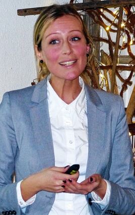 <p>Linda Neu von der Firma "Inexio" informierte in Unterwittbach über die DSL-Versorgung.</p>